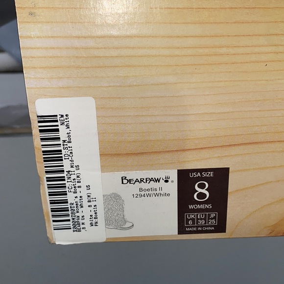 Bearpaw White Boetis furry boots. Worn once. - Picture 3 of 6